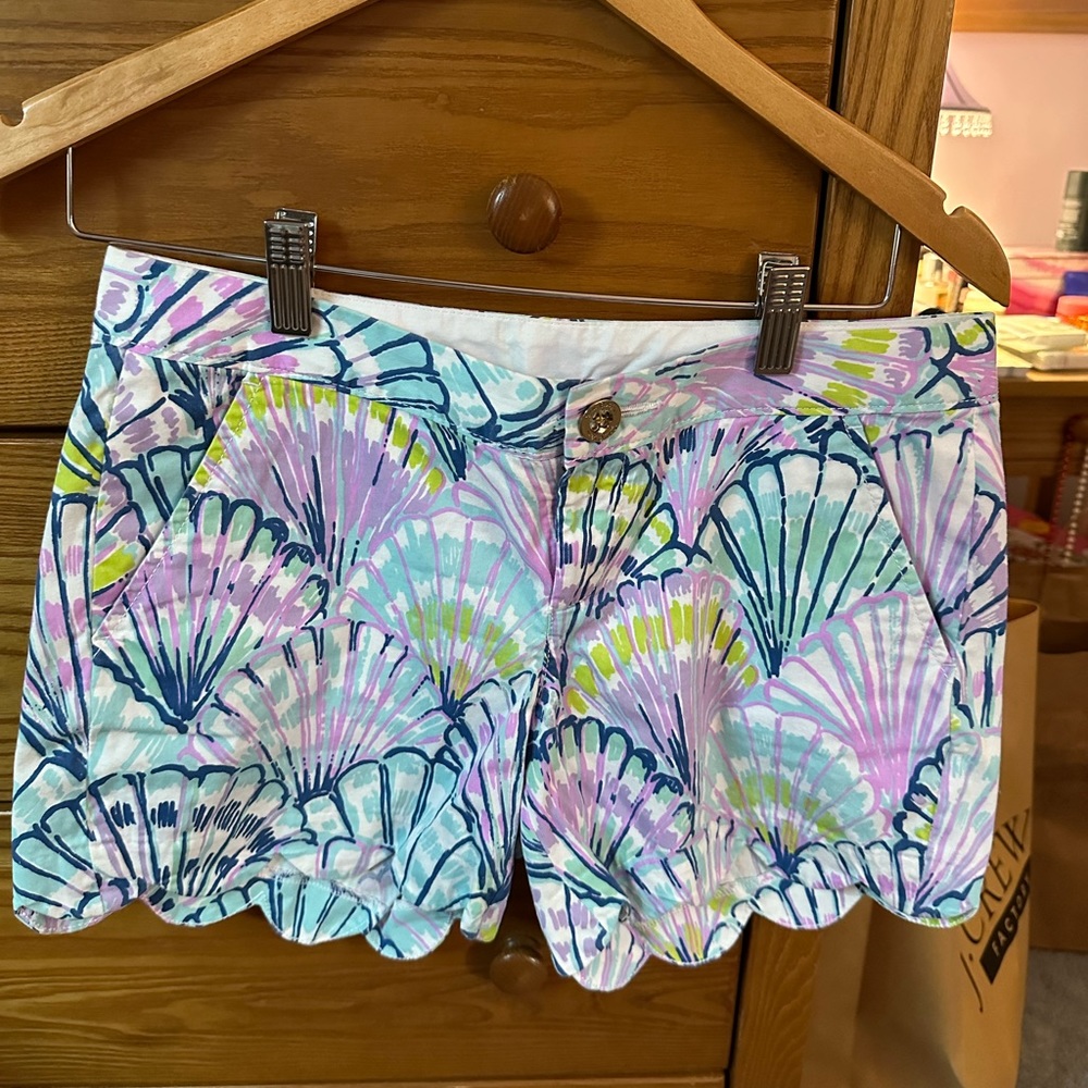 lilly pulitzer 5” buttercup shorts!
